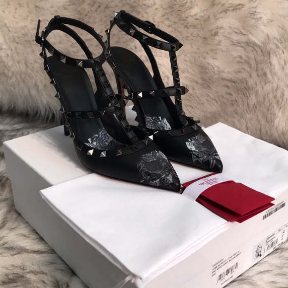 Valentino Garavani RockStud T-Strap Pump - Picture 1 of 7